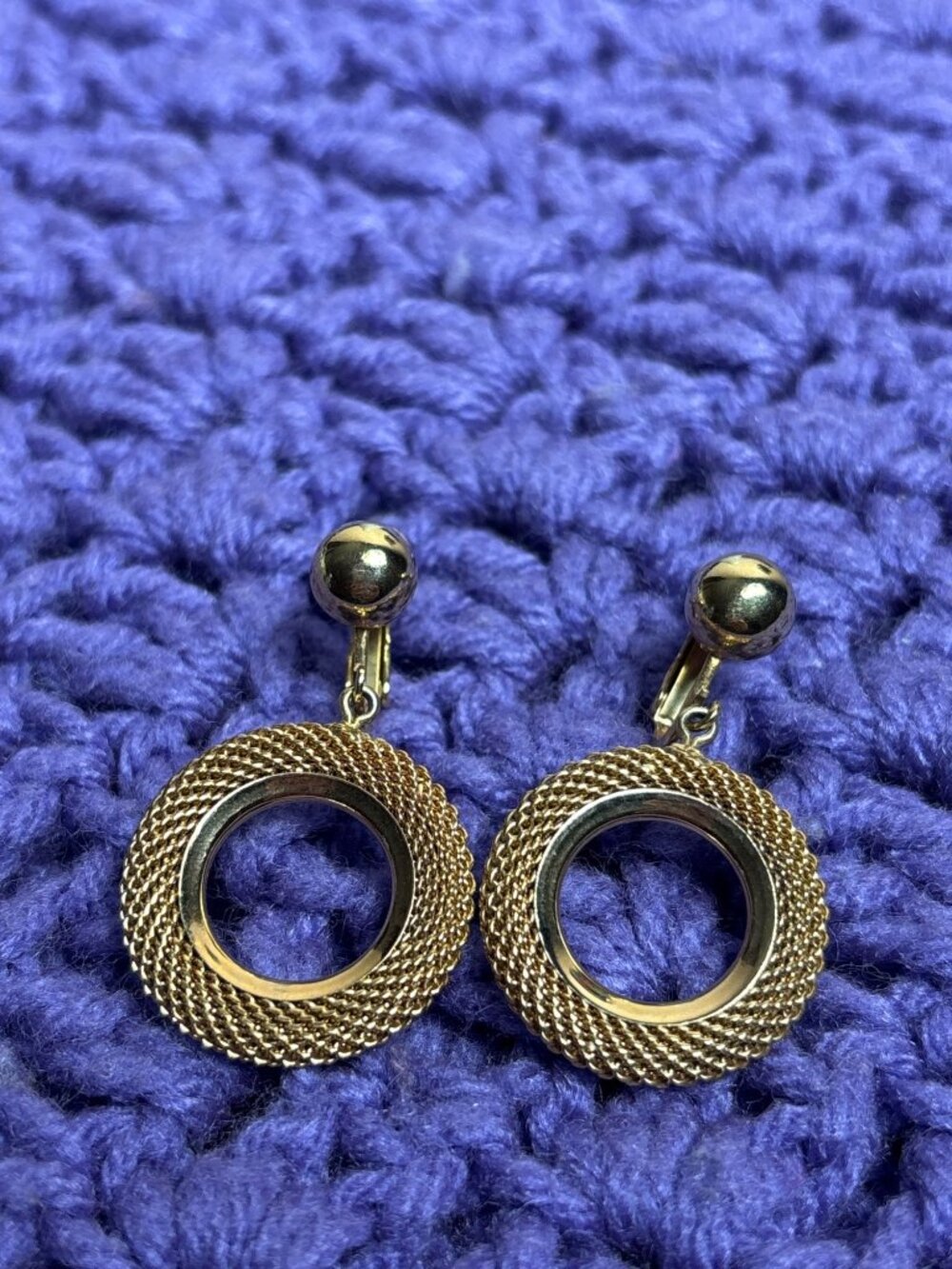 Vintage Goldtone Mesh Circle Dangle Earrings Clip On Screw Back 1.5 inches
